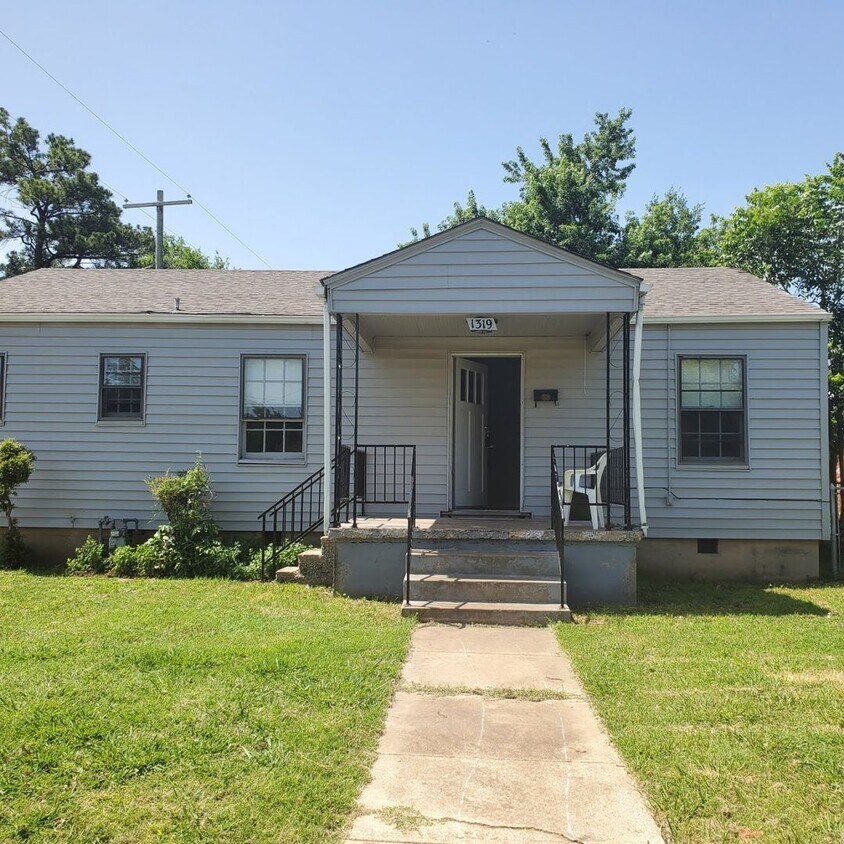 1319 W Arkansas Ave, Chickasha, OK 73018 House Rental in Chickasha