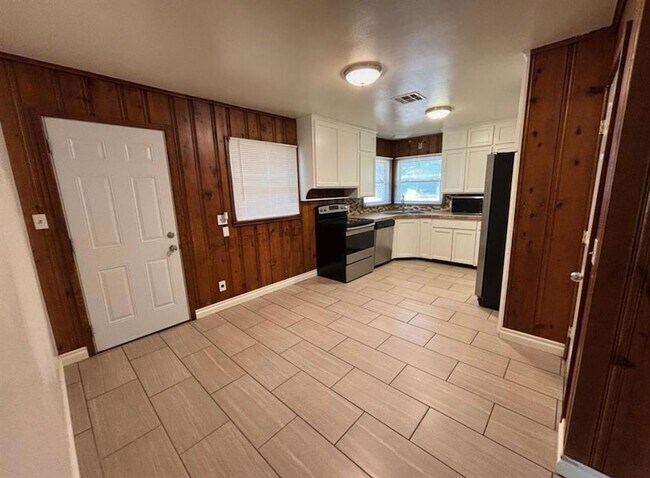 Building Photo - 1230 Caddell Ln