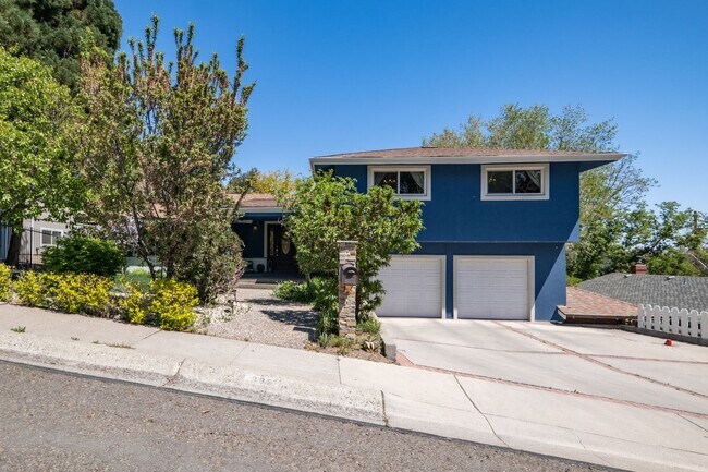Foto del edificio - Beautiful Four Bedroom, Four Bath Home wit...