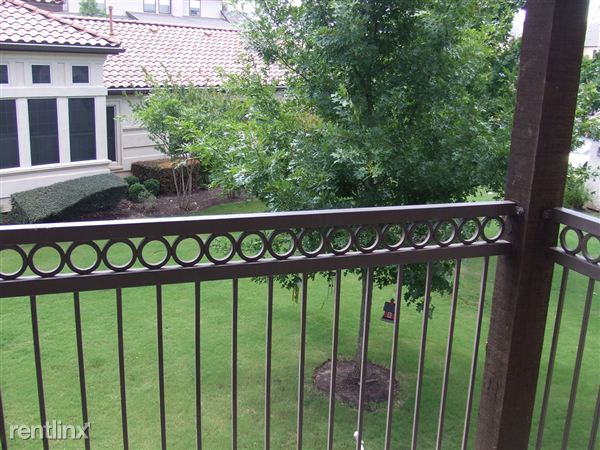 Foto principal - 2400 Round Rock Ave