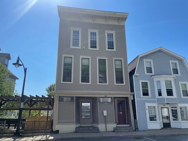 Building Photo - 145 Main St