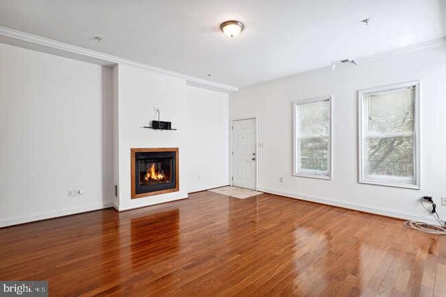 Foto del edificio - 1337 Girard St NW