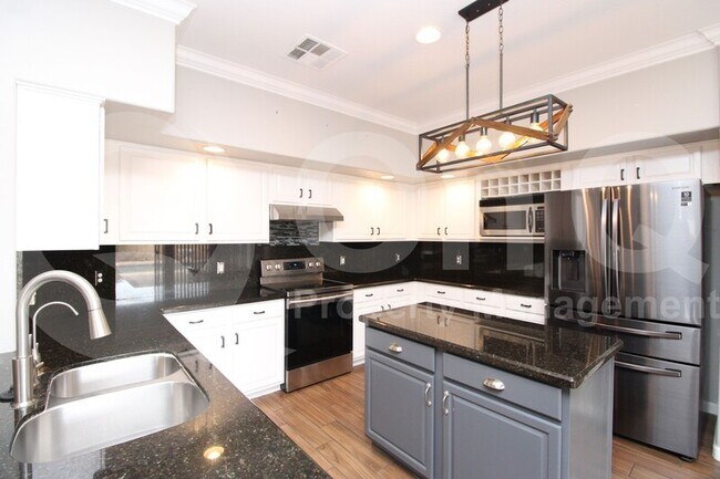 Building Photo - 5008 W Pedro Ln