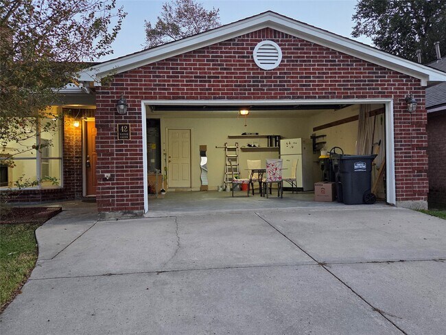 Foto del edificio - 42 Silver Creek Dr