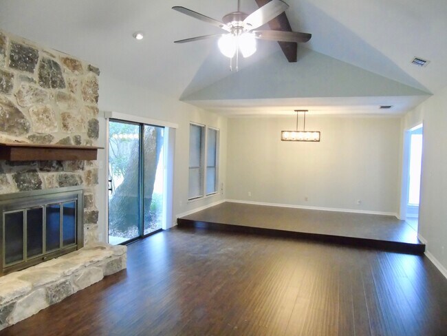 Foto del edificio - Updated 1 story in Northwest Hills