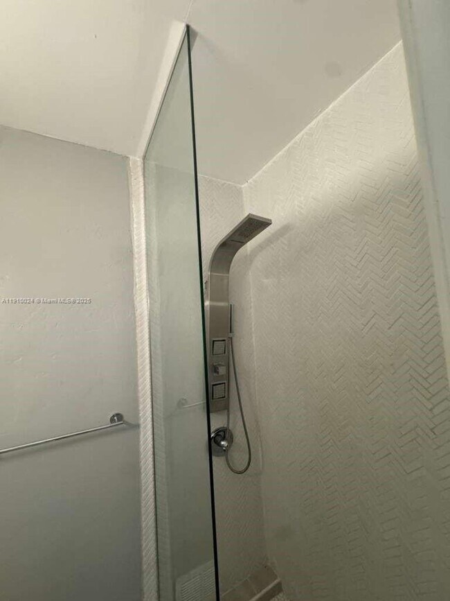 Foto del edificio - 319 W 28th St