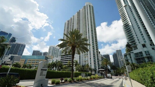 Foto del edificio - 350 S Miami Ave