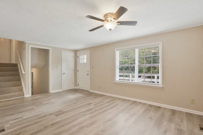 Foto del edificio - 3273 Newcastle Way SW