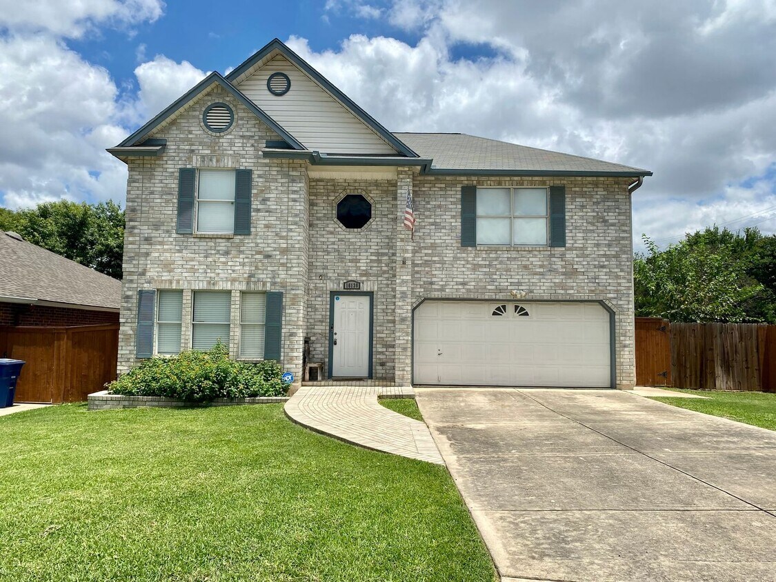 Primary Photo - 4 Bedroom 2.5 Bath with Theater and Large ...