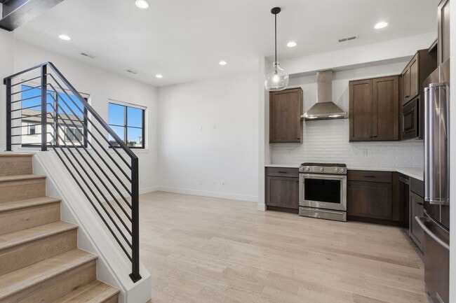 Building Photo - 3295 Navajo St