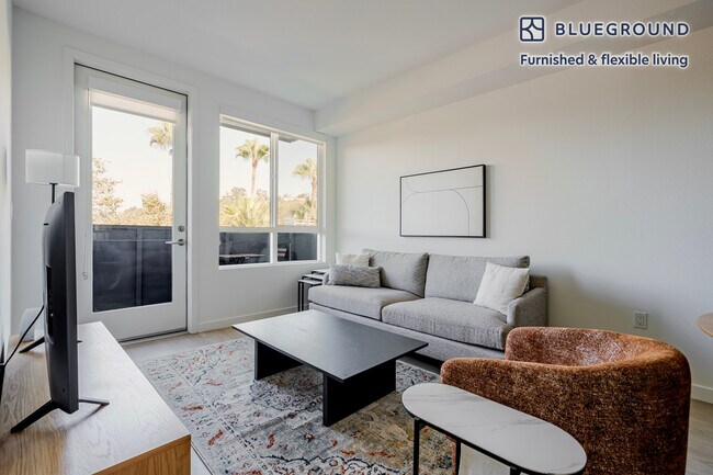 Building Photo - 310 Del Sol Dr