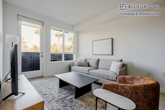 Building Photo - 310 Del Sol Dr