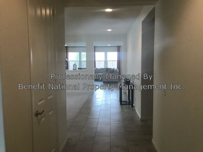 Foto del edificio - 30387 Redding Ave