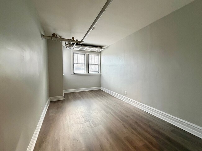 Foto del edificio - 3224 N Karlov Ave