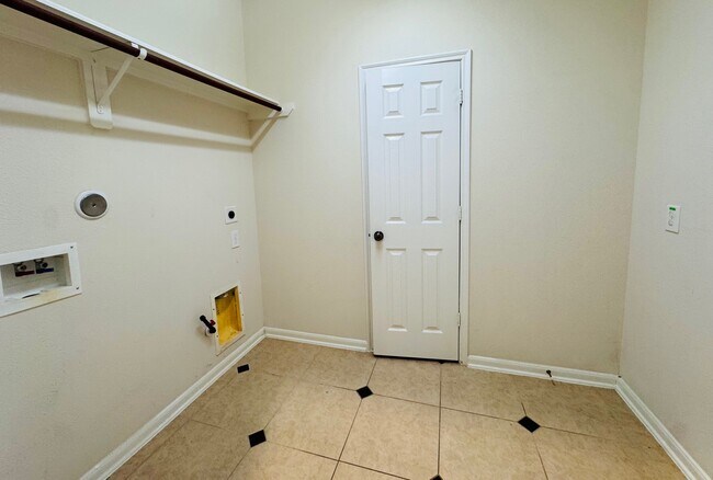 Building Photo - 26123 Ginger Gables Ln