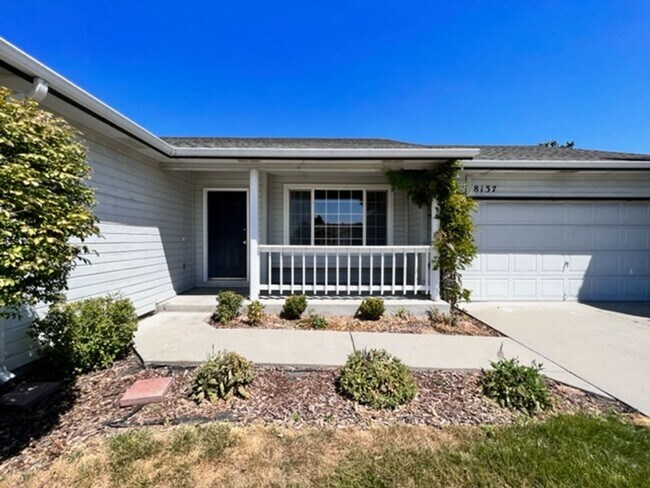 Foto del edificio - 8137 Waterfowl Ave
