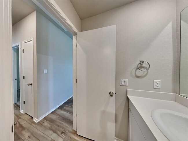 Building Photo - 5205 Sidesaddle Dr