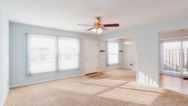 Foto del edificio - 1699 Queensbury Cir