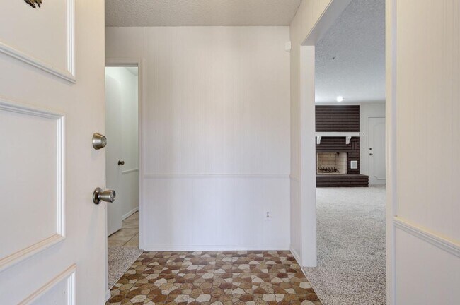 Building Photo - 524 Sherwood Ln