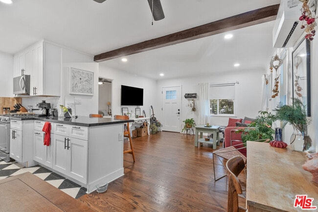 Foto del edificio - 4914 Malta St