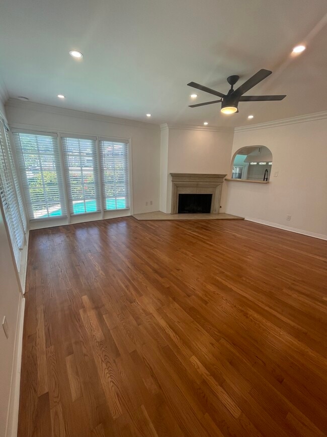 Building Photo - 11688 Bellagio Rd