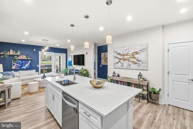 Building Photo - 102 St Ives Pl