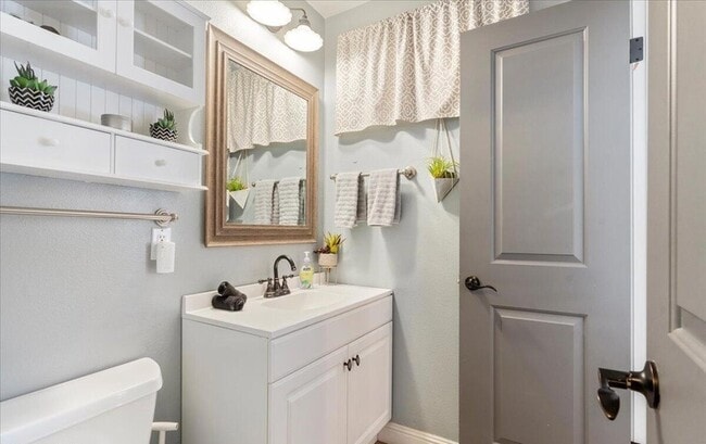 Building Photo - 8401 E Bonita Dr