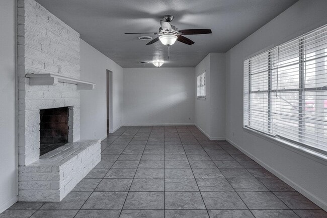 Foto del edificio - 243 Elizabeth Dr