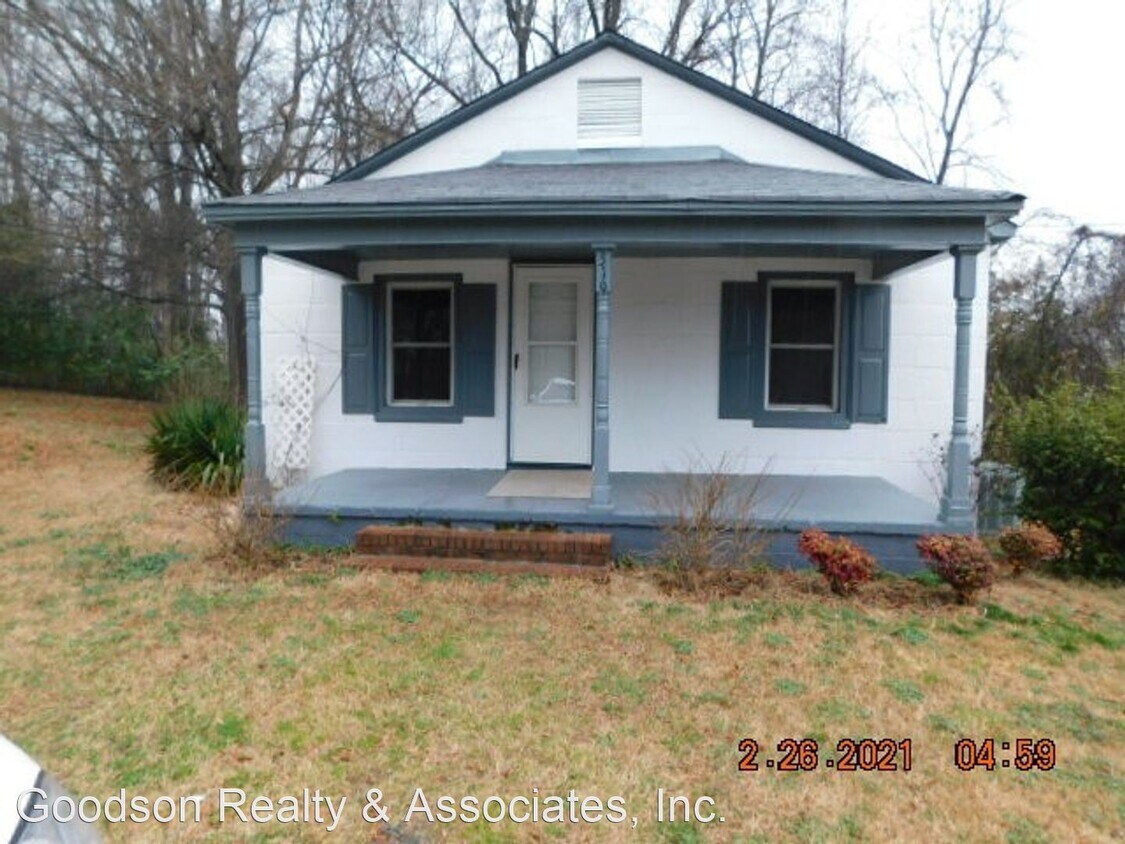 2 br, 1 bath House 319 East 6th Street House Rental in Cherryville