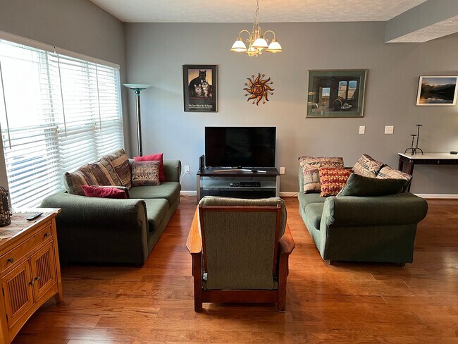 Building Photo - **FULLY FURNISHED** - 2 Bedrooms, 2.5 Bath...