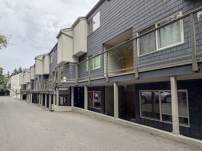 Foto del edificio - Convient Location on Burke-Gilman Trail! 1bd/1bth Sand Point Condo, $1,875/mo.
