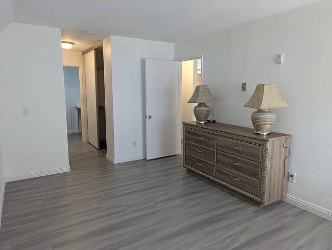 Foto del edificio - 8308 Regents Rd
