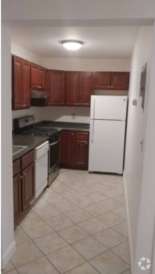 Building Photo - 140 Kenrick St