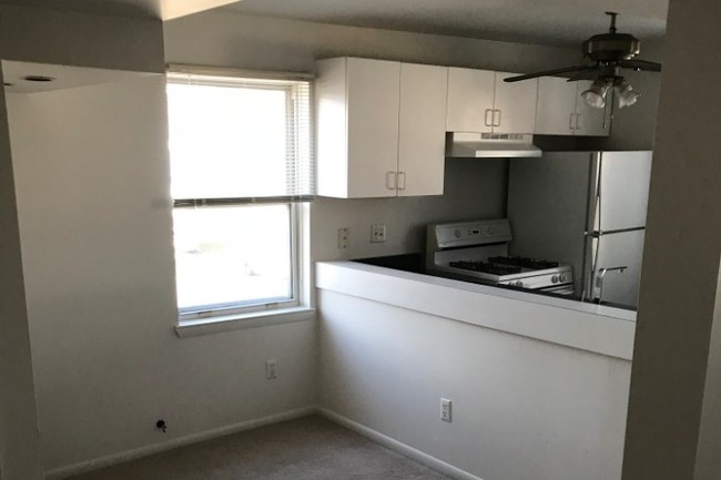 Dining Room - 311 Baker St