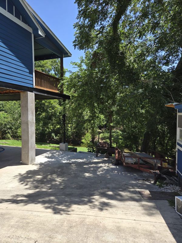 Foto del edificio - 623 Creek Dr