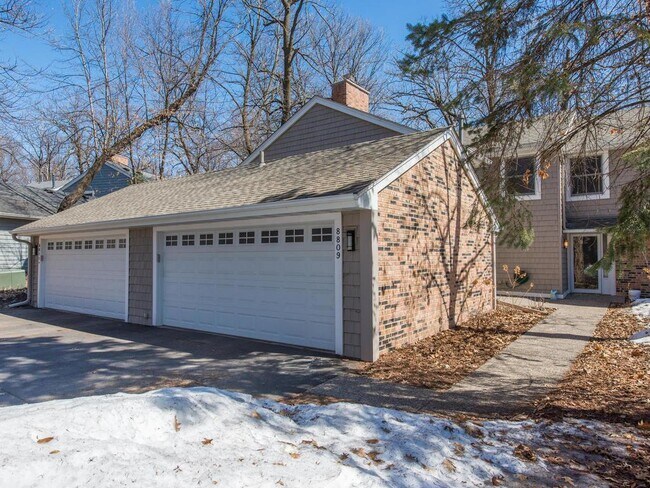 Building Photo - 8809 Basswood Rd