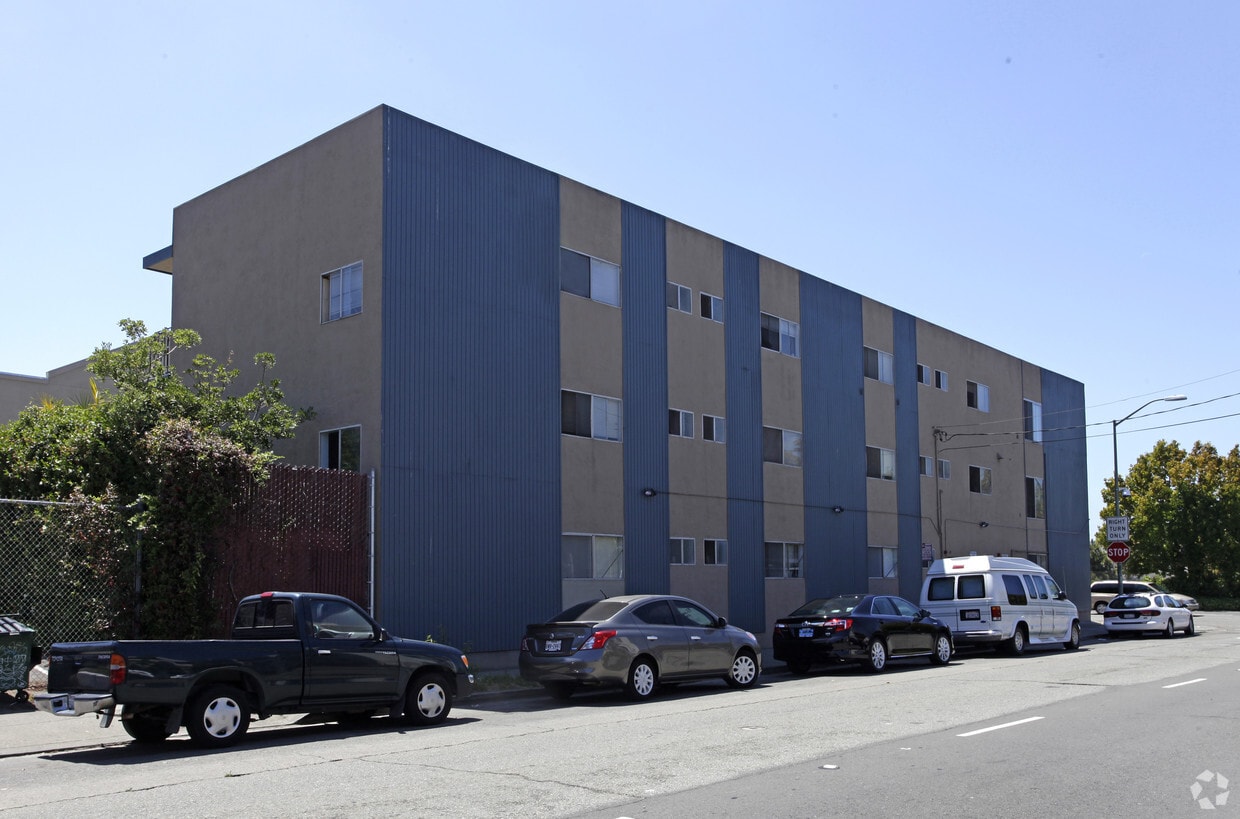 Building Photo - 1520 Castro St