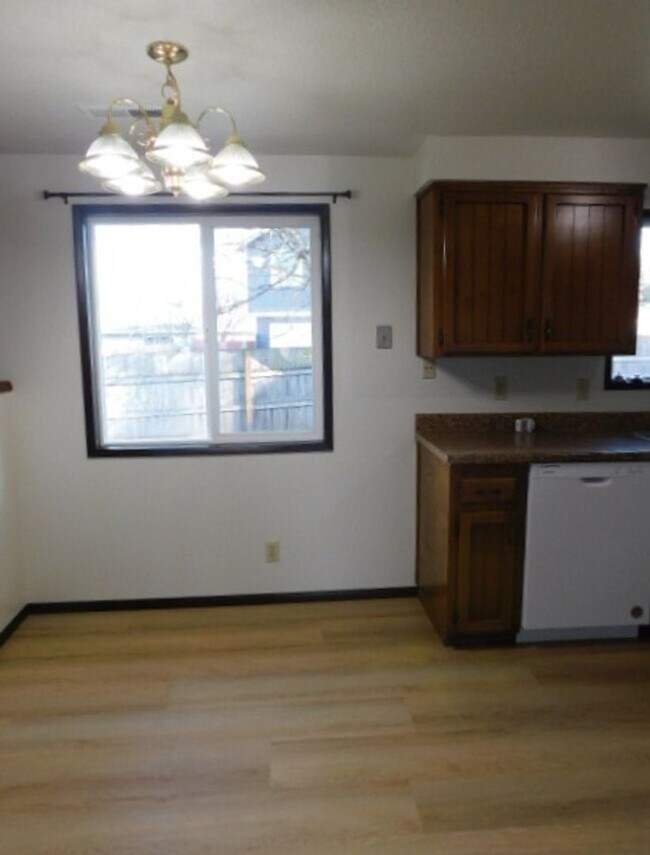 Building Photo - 3Bd/2Ba Single Story House - For viewing!
