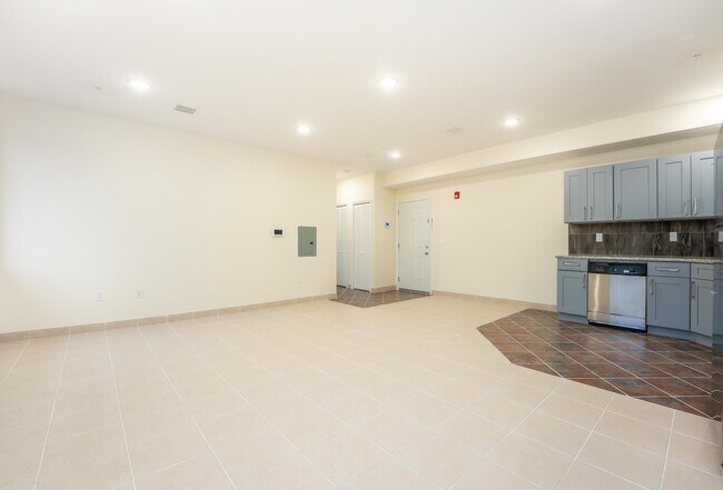 Building Photo - 44 Bergen Blvd