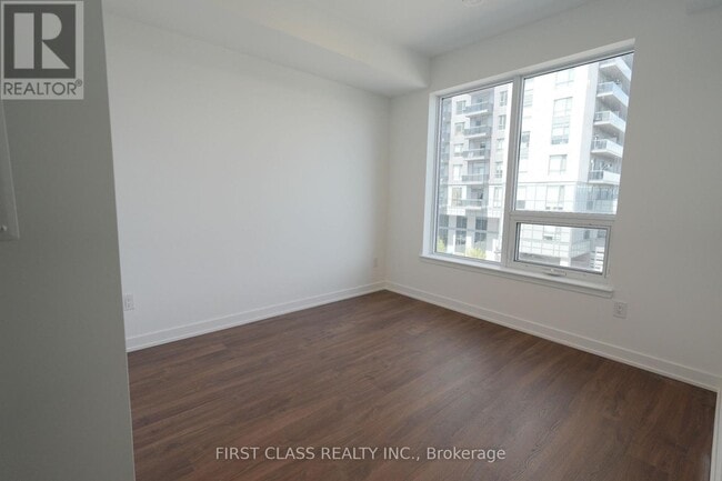 Building Photo - 5105-5105 Hurontario St