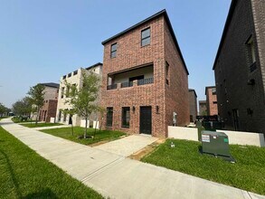 Building Photo - 210 Veracruz Dr