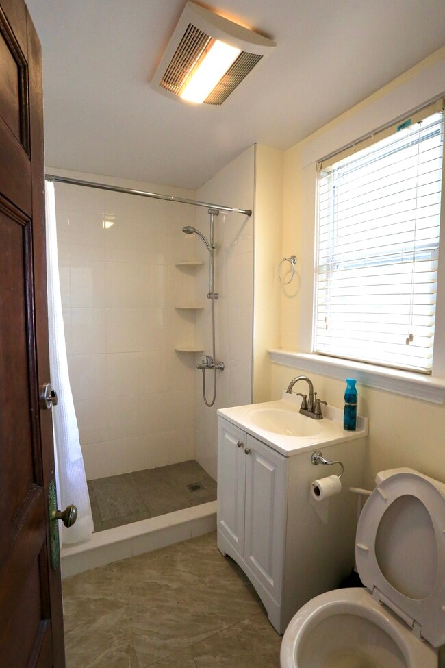 Foto del edificio - 124 Forest St