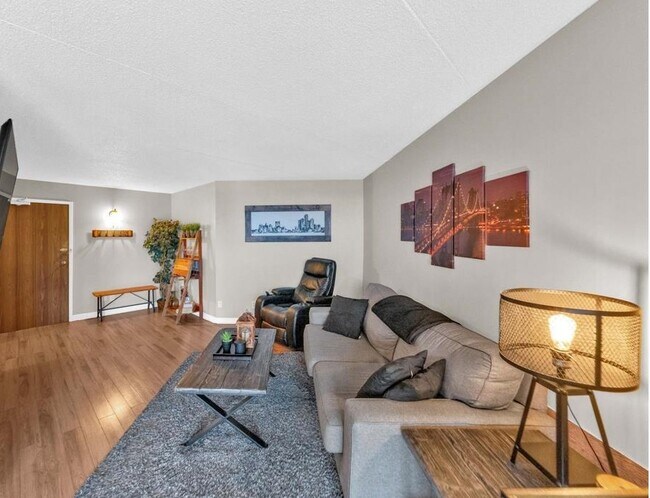 Photo du bâtiment - 150 Park St W