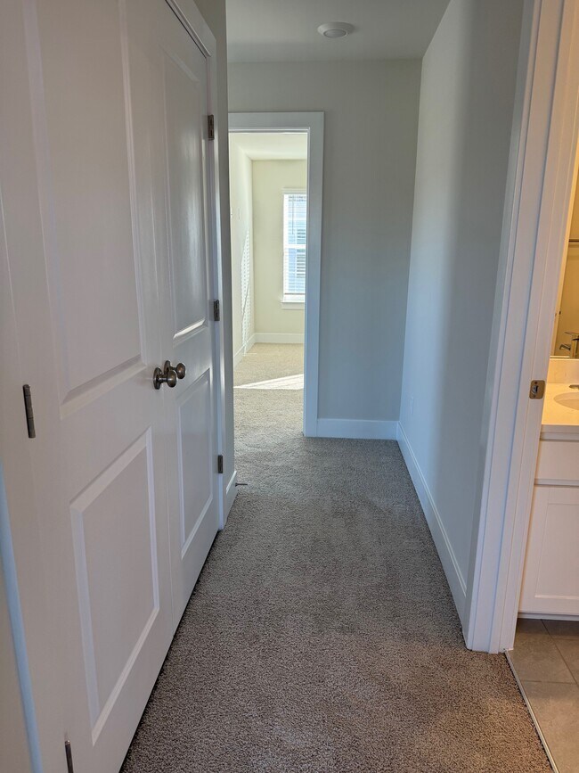 Building Photo - 1802 Blythe Way