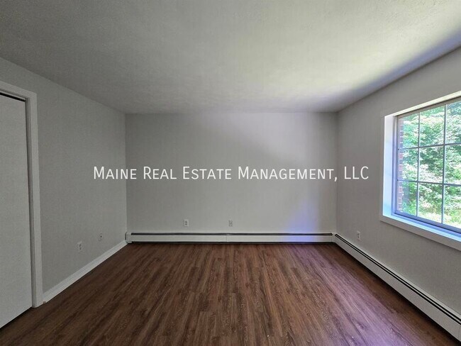Building Photo - 20 Tall Pines Dr