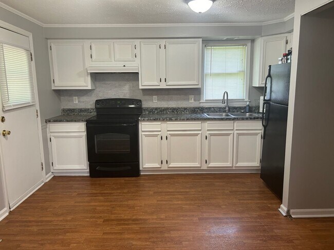 Foto del edificio - 330-332 Cedar St
