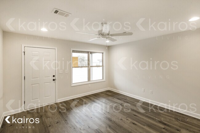 Building Photo - 1251 Maxwell Circle