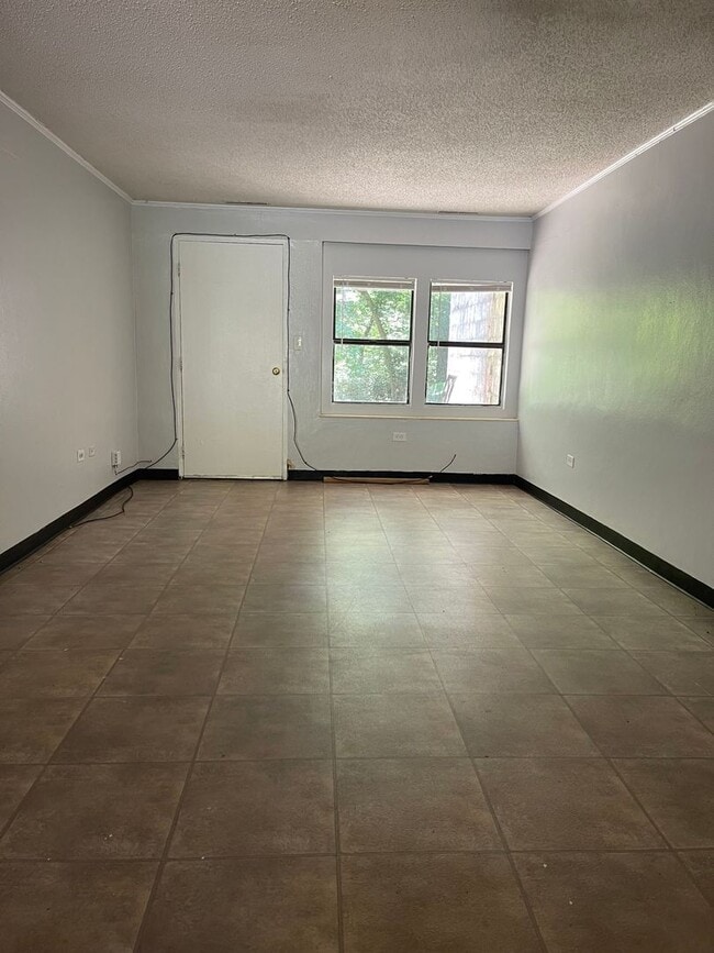 Photo - 2BR/1BA - Duplex located off of South Mill... Apartment