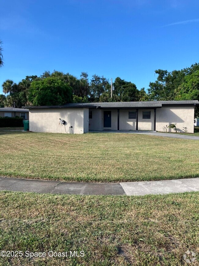 Building Photo - 724 Ixora Ave