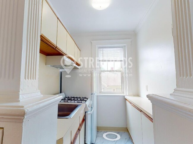 Building Photo - bedroom in Cambridge MA 02138
